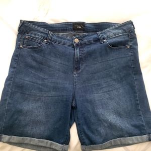 Stretch Plus Size Bermuda Shorts